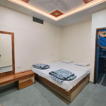 Shree Trilokeshwar Guesthouse อุจเจน ภายนอก รูปภาพ