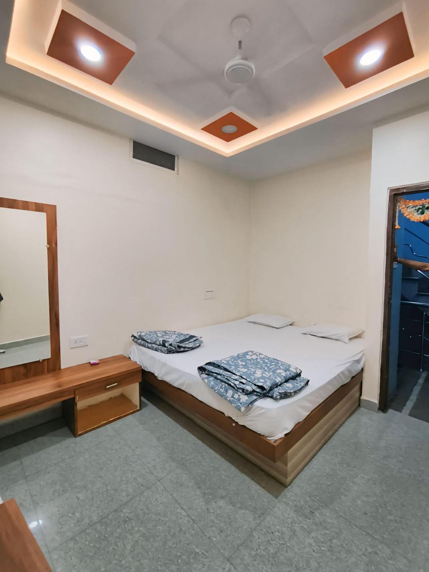 Shree Trilokeshwar Guesthouse อุจเจน ภายนอก รูปภาพ