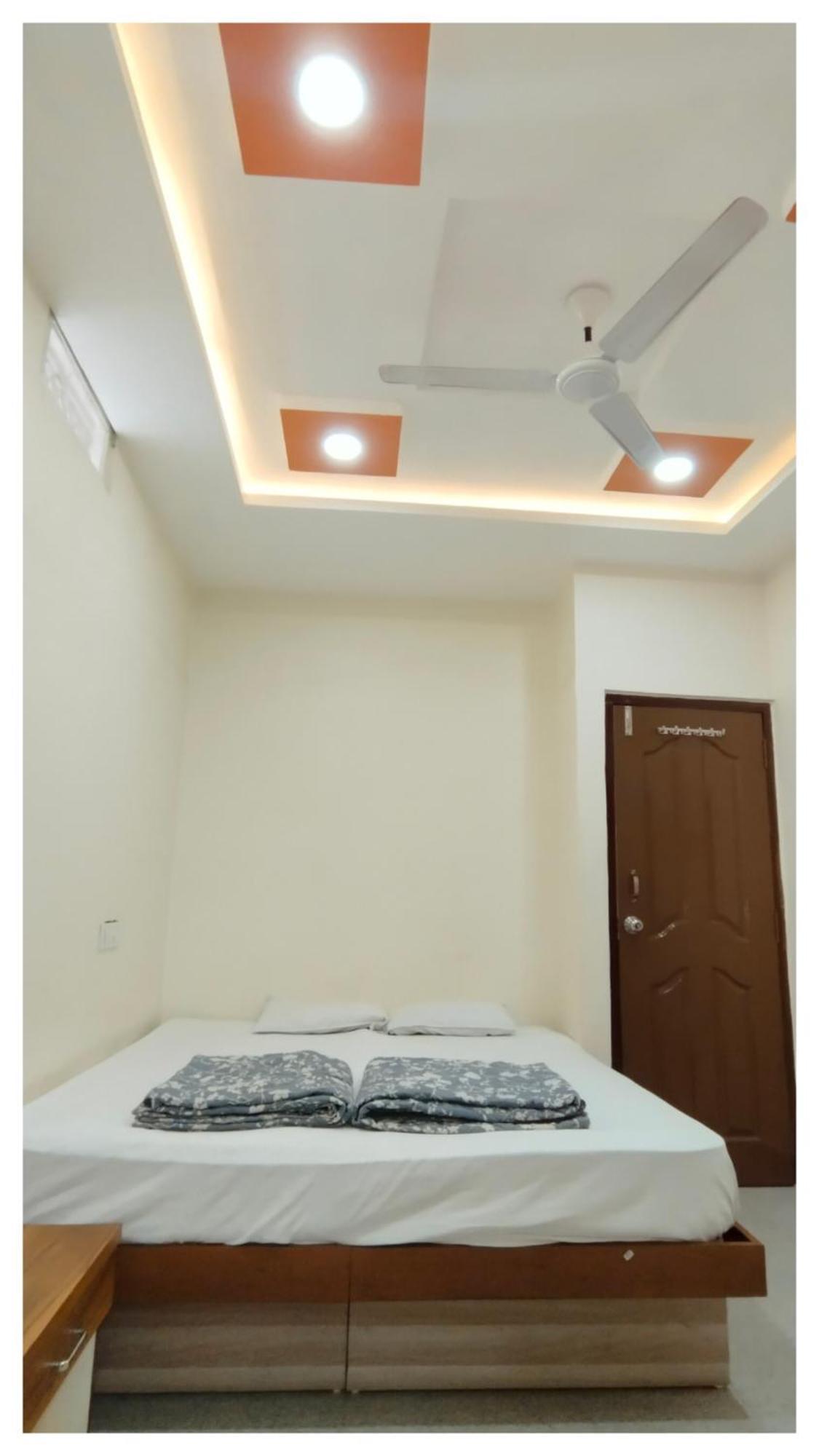 Shree Trilokeshwar Guesthouse อุจเจน ภายนอก รูปภาพ