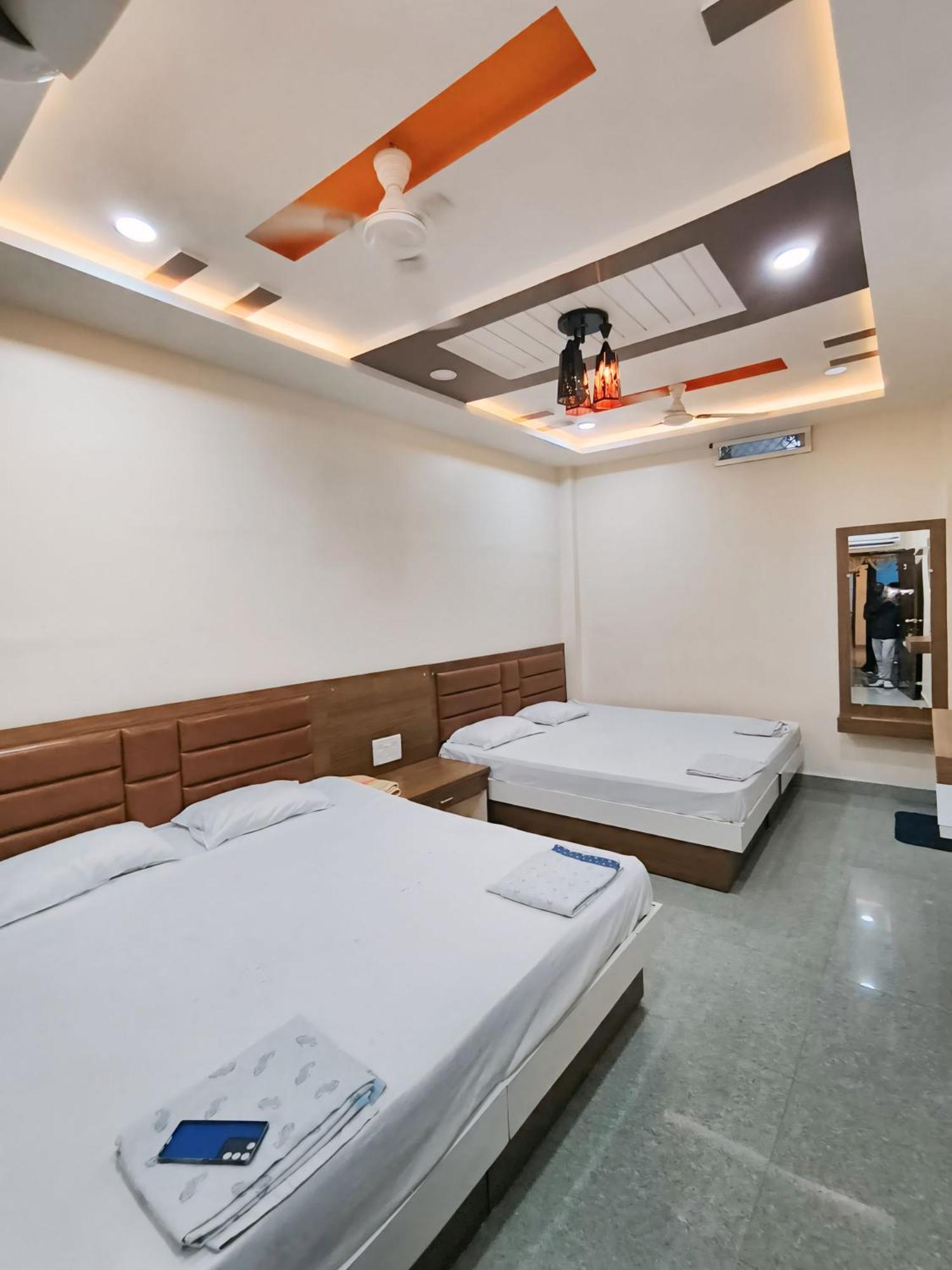 Shree Trilokeshwar Guesthouse อุจเจน ภายนอก รูปภาพ