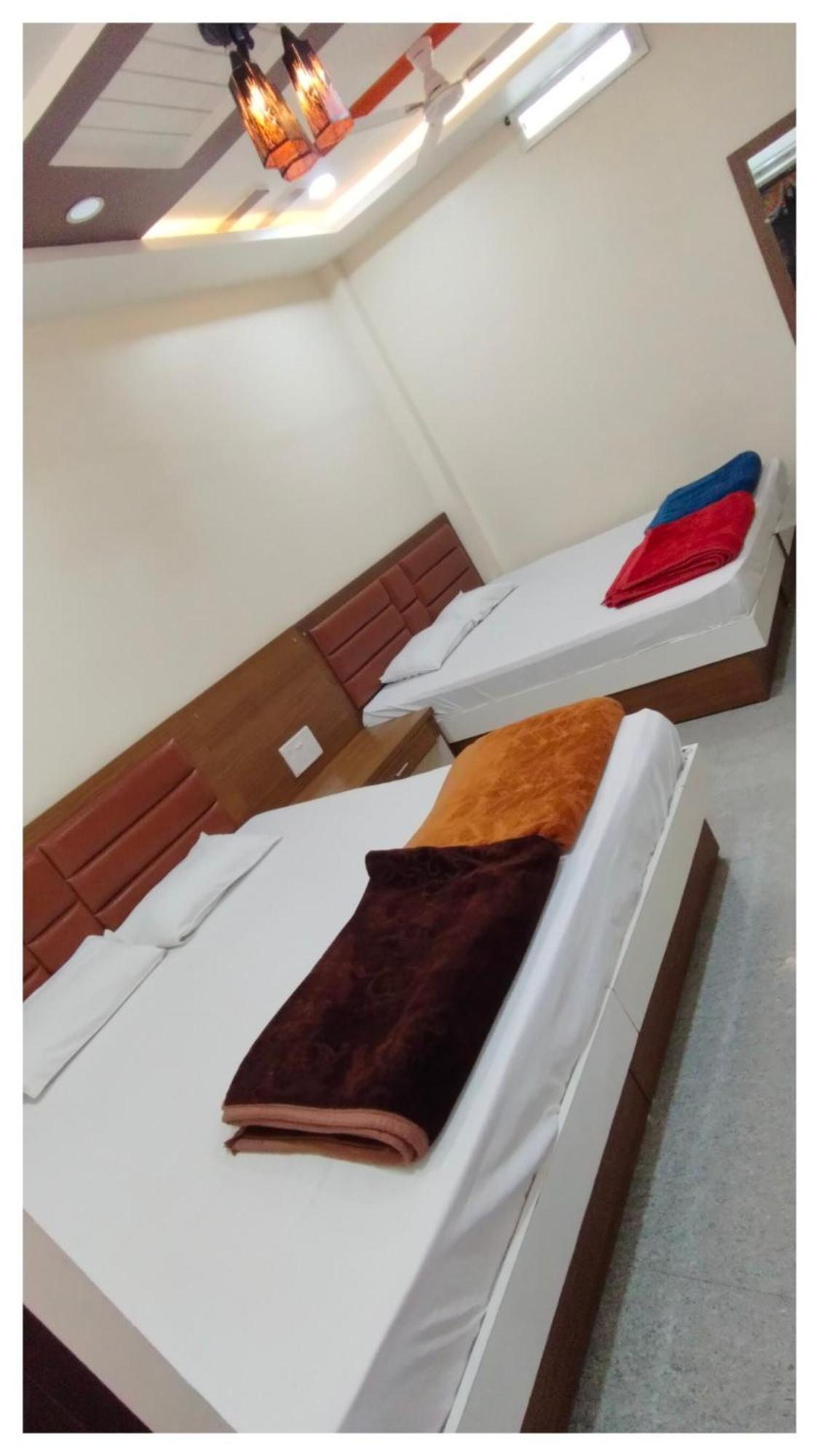 Shree Trilokeshwar Guesthouse อุจเจน ภายนอก รูปภาพ